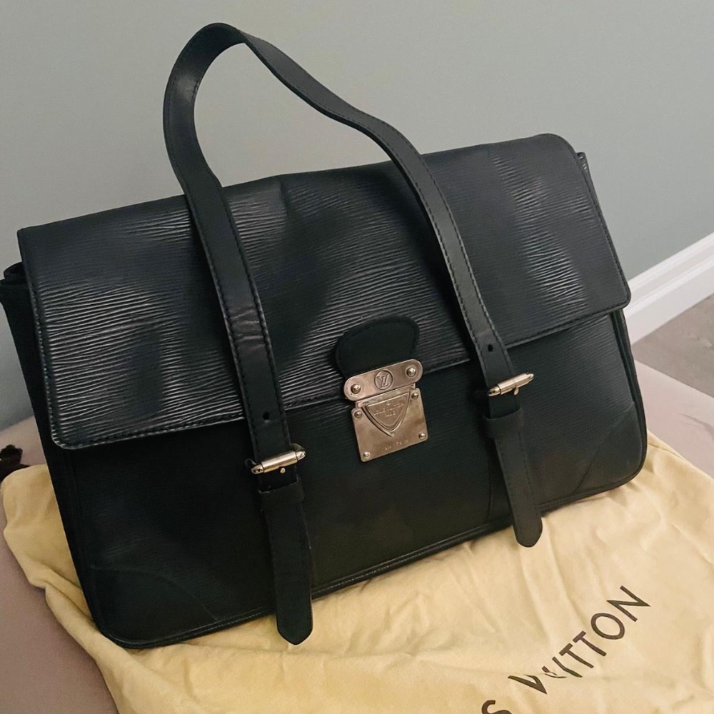 Black epi leather Louis Vuitton Segur MM handbag